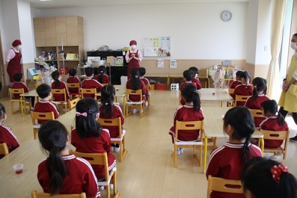 2024/02/20　食育で野菜染(すみれ組)