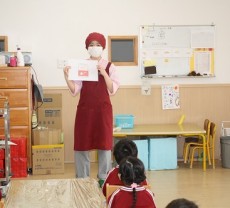 2024/03/12　年少(ひまわり組)さんの食育でクッキー作り